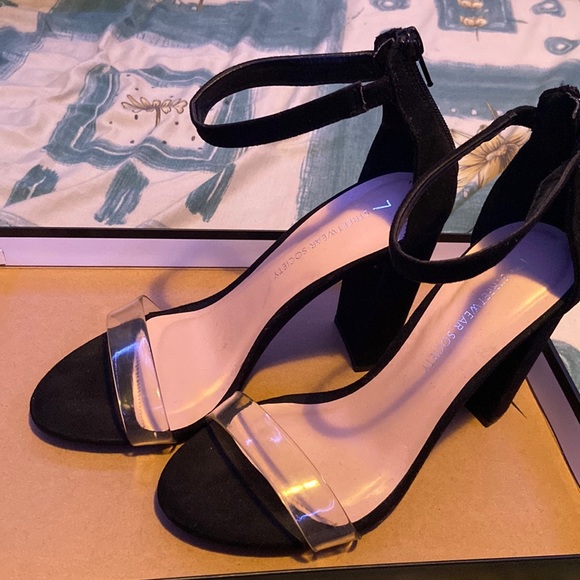 ✨need gone✨ Black Ankle Strap Heels - Picture 1 of 2